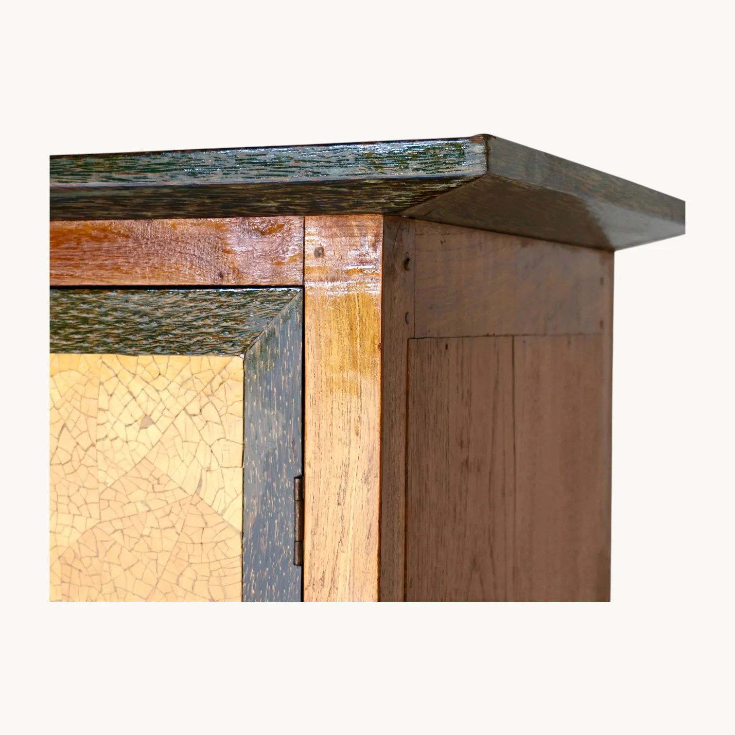 Une armoire en bois, France années 90. image 7